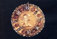 A Noblewoman between Two Courts 