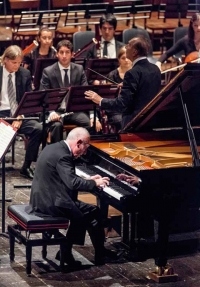 Earthquake, tourism collapses