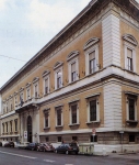 La sede centrale della Cassa di Risparmio di Ferrara, in corso Giovecca.