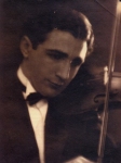Il giovane Aldo Ferraresi, con il suo violino.