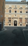 La facciata di Palazzo Naselli-Crespi, in via Borgoleoni.