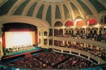 Il teatro Nuovo di Ferrara ha accolto la Convention del Personale Carife del 18 ottobre 2001.