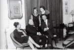Una rara immagine che documenta l'incontro di Luciano Chailly con Riccardo Bacchelli, nel 1960.