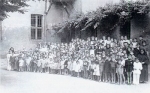 Gli allievi della scuola nel maggio 1945. 