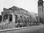 Le rovine della navata destra, fotografate nei giorni immediatamente seguenti la distruzione.