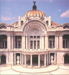 La facciata del Gran Teatro Nacional di Città del Messico.