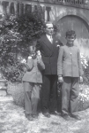 L’autore (a destra) con il padre, avvocato Leopoldo