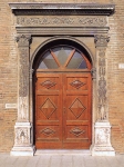La porta ''minore'' di Palazzo Schifanoia.